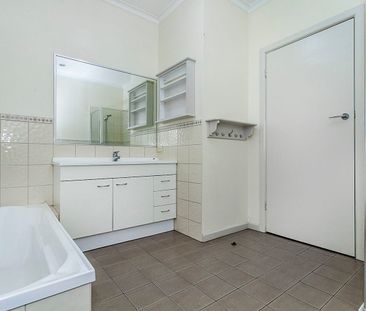 Light filled family home - Photo 6