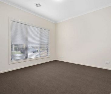 10 Corak Street, EYNESBURY - Photo 4