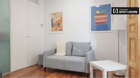 madrid, Community of Madrid 28012 - Photo 3