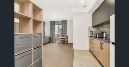 LARGE OPEN PLAN STUDIO - Photo 2