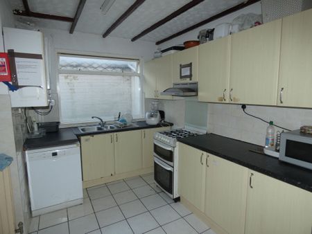 1 bed Studio Apartment - To Let - Photo 5