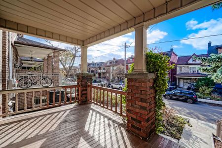 For Lease - 243 Montrose Avenue, Toronto, Ontario - Photo 4