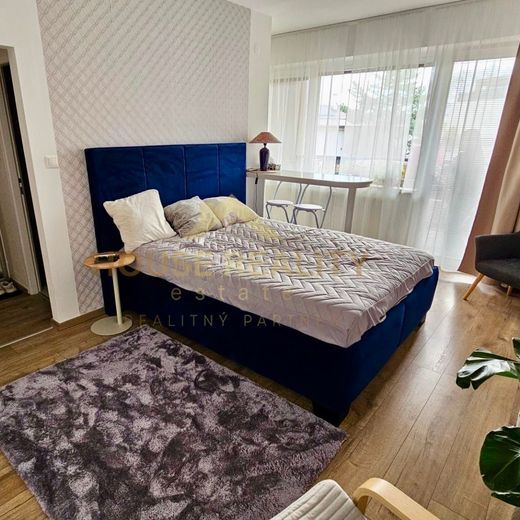 Nádherný 1 izbový byt s terasou, ulica Vansovej, Bratislava I. Staré Mesto - Fotografia 1