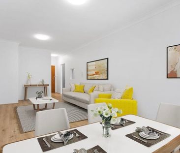 Top Floor Two Bedroom Apartment with Leafy Outlook - Photo 2