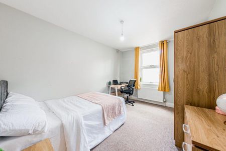 4 bedroom terraced house to rent - Photo 3