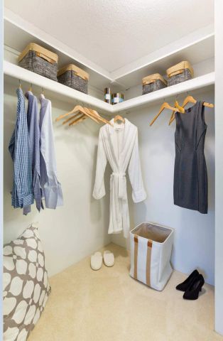 Shorewood Manor - West Vancouver — 2 Bedroom - Photo 4