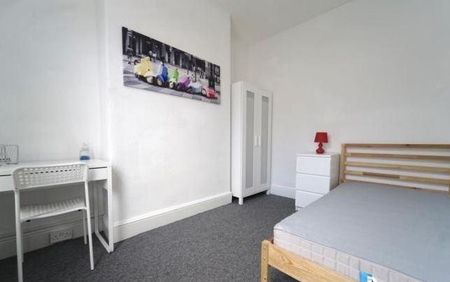 4 bedroom terraced house to rent - Photo 5