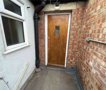 2 bedroom maisonette to rent - Photo 4