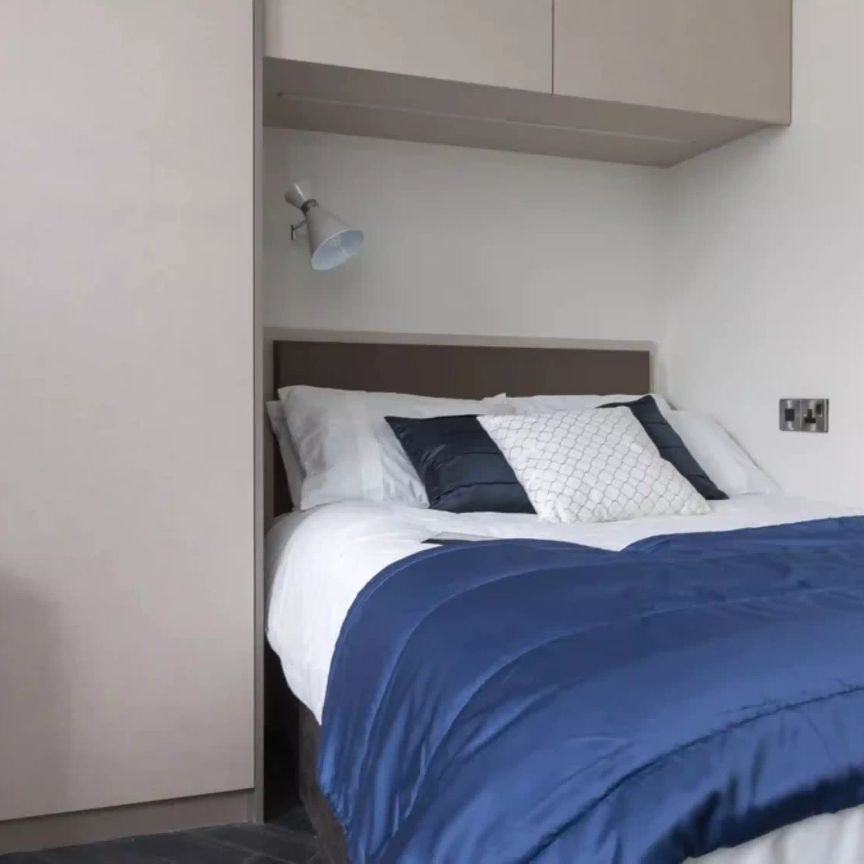 Compact Studio Apartment - Photo 1