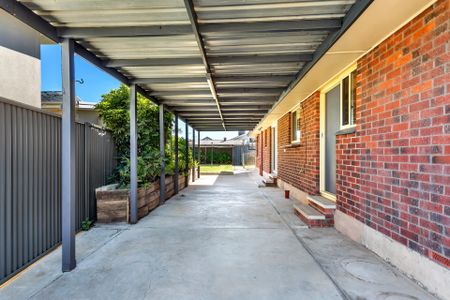 Open the Door to Coastal Comfort and Everyday Convenience - Photo 5