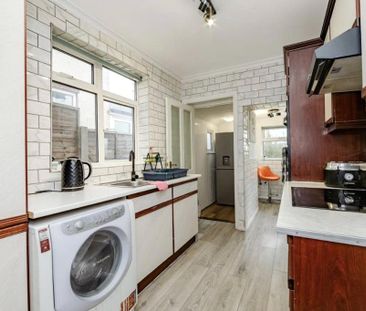 3 bedroom semi-detached house to rent - Photo 4