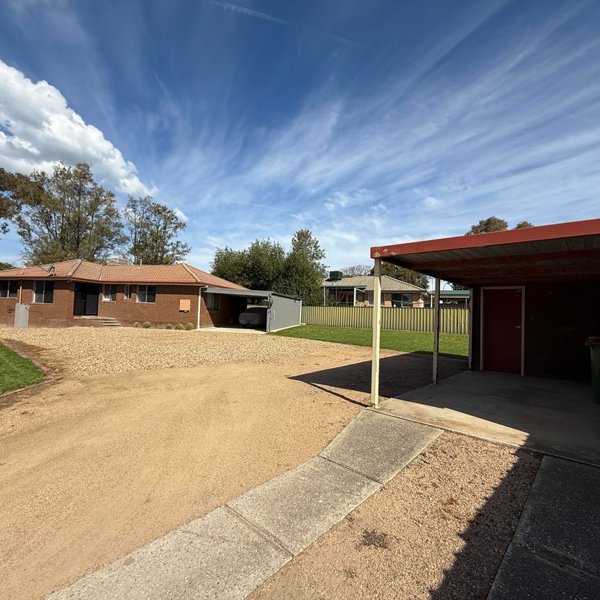 13 Tabletop Court, THURGOONA NSW 2640 - Photo 1