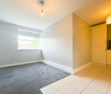Maplewood Apartments, Llandaff North - Photo 2