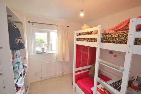 3 bedroom terraced house to rent - Photo 3