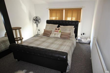 2 bedroom flat to rent - Photo 4