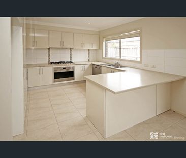 9 Hogan Street, Cranbourne East, Vic 3977 - Photo 5