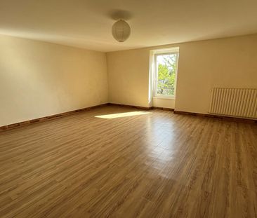 Appartement T4 de 98 m² -Saint Yvi - Photo 1