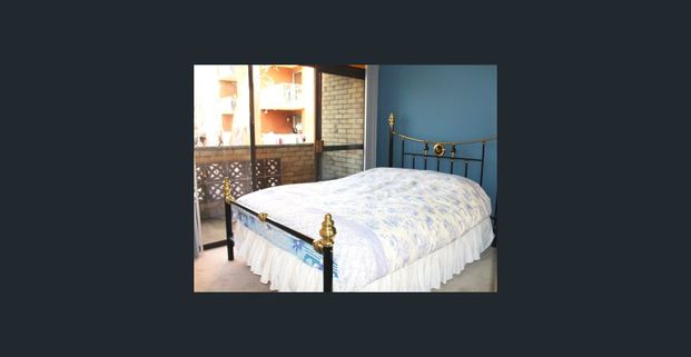 2 bedroom unit fabulous location to shops, UNI and METRO - Photo 1