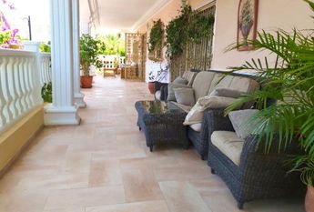 LONG TERM RENTAL. Spacious villa with 6 bedrooms for rent.