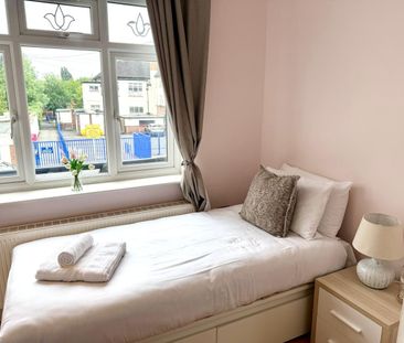 3 Bed Semi-Detached House, Abingdon Road, SW16 - Photo 2