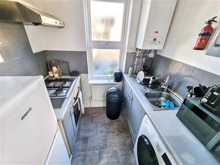 2 bedroom flat to rent - Photo 4