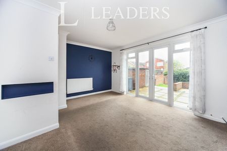 2 bedroom mid-terrace to rent Charming 2-Bedroom Terraced House - Driveway and Rear Garden - LU3 - Photo 3