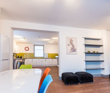 11 Bed Professional HMO, 5 Ensuite Rooms & 3 Communal bathrooms Room 2 - Photo 4