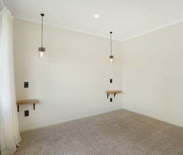 Sleek, Stylish & Newly Renovated - Photo 2