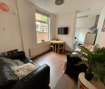 5 bedroom terraced house to rent - Photo 2