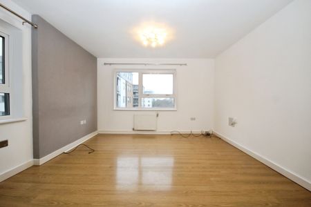 Talbot Close, Mitcham, CR4 1FB - Photo 2