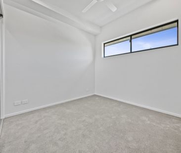 Stunning Apartment Only a Stones Throw to Everything! - Photo 4