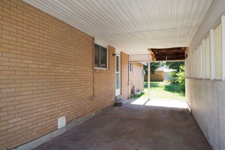 For Lease - 129 Hazelglen Drive, Kitchener, Ontario - Photo 5