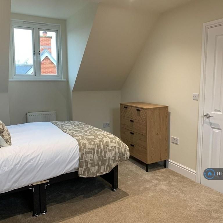 1 bedroom in a house share to rent - Photo 1