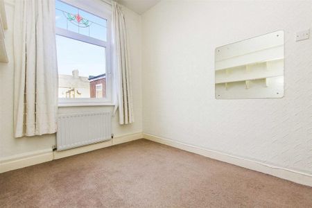 3 bedroom flat to rent - Photo 5