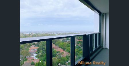 High level modern apartment with Panoramic Harbour Views - Photo 5