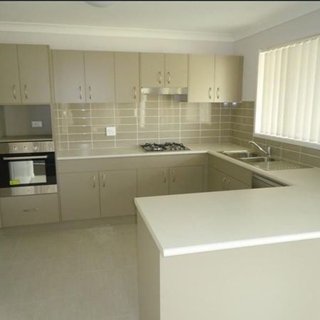 Modern 2 Bedroom Duplex - Photo 3