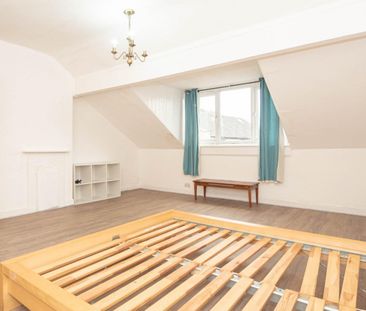 2 bedroom Flat To Let Total Size: 1033 SQ FT - Photo 6