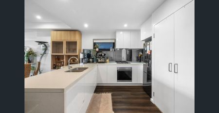 Designer Apartment Offering a Modern Lifestyle - Photo 5