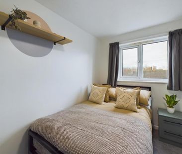1 bedroom in a house share to rent - Photo 2
