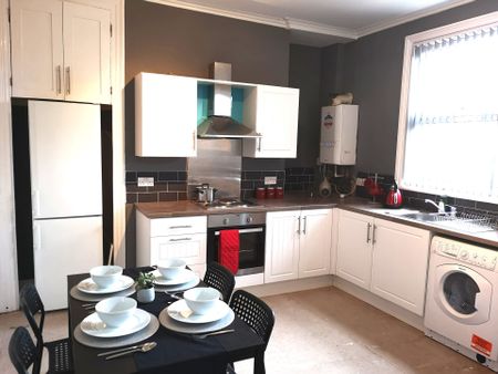 Kirkstall Avenue - Photo 4