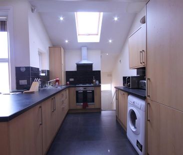 3 bedroom flat to rent - Photo 6