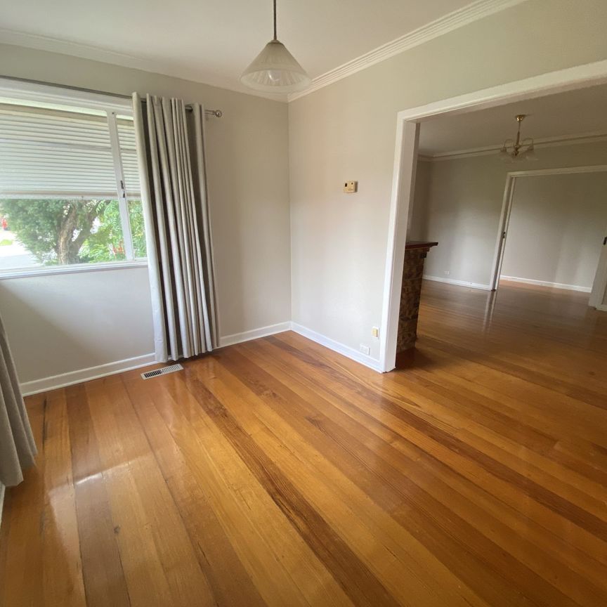 20 Clarence Avenue, Kennington - Photo 1