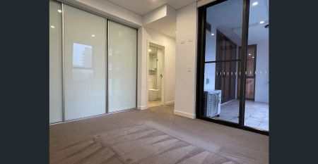 Near New 3 bedroom in Warwick Farm - Photo 3