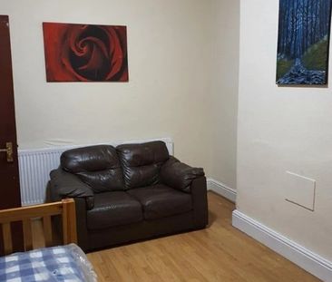 Room in a Shared House, Linden Road, LS11 - Photo 2