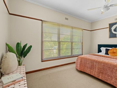 CUTE, COSY AND CENTRAL - Photo 5