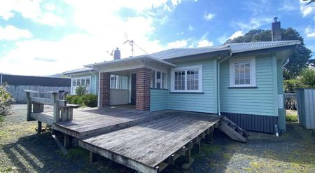 Spacious living near the CBD - Photo 3