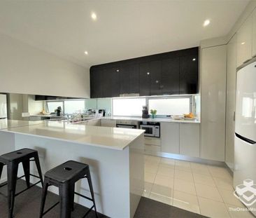 Two Bedroom Townhouse in the Beautiful Emerald Lakes Estate - Photo 6