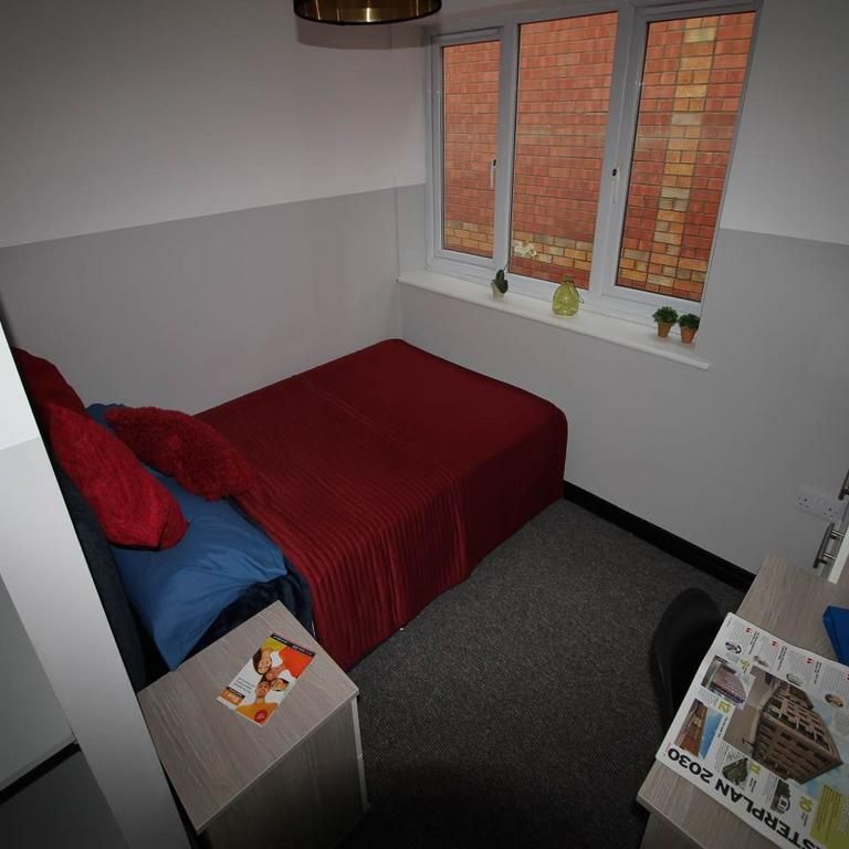1 bedroom in a house share to rent - Photo 1