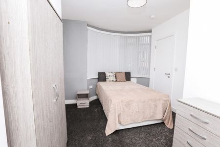 4 bedroom House To Let - Photo 2