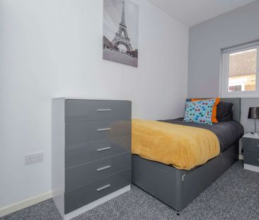 🚿 Two Bathrooms, Zero Queues! Modern House-Share Off Queens Road #30DS - Photo 6